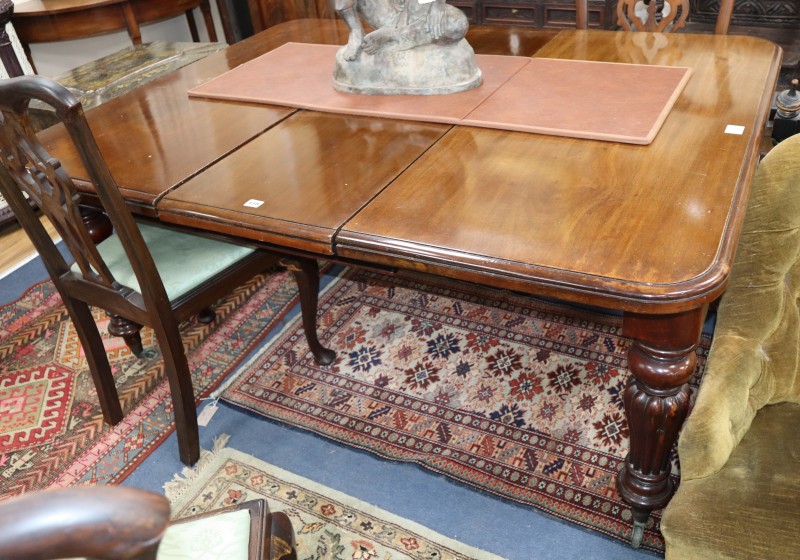A Victorian mahogany extending dining table, L.280cm extended (three spare leaves) D.125cm, H.72cm